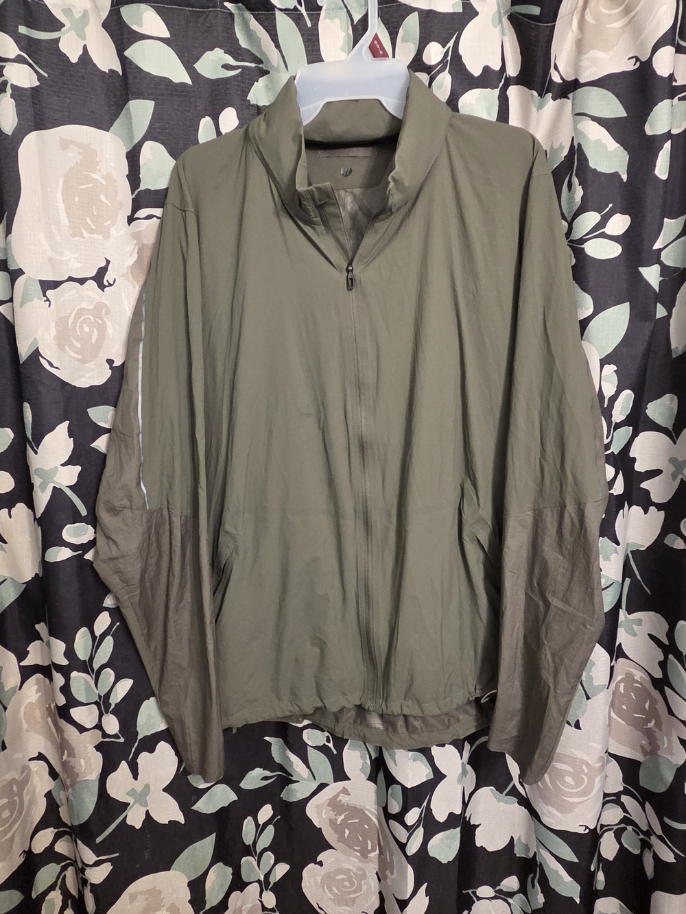 Lululemon Men's Olive Green Lightweight Zip Vented Windbreaker With Hood